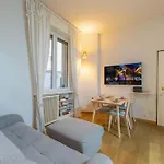 Cenacolo, Corso Magenta, Milan's Historic Center Lägenhet